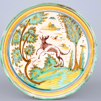A Talavera maiolica tazza with a dog, 17th C., Spain